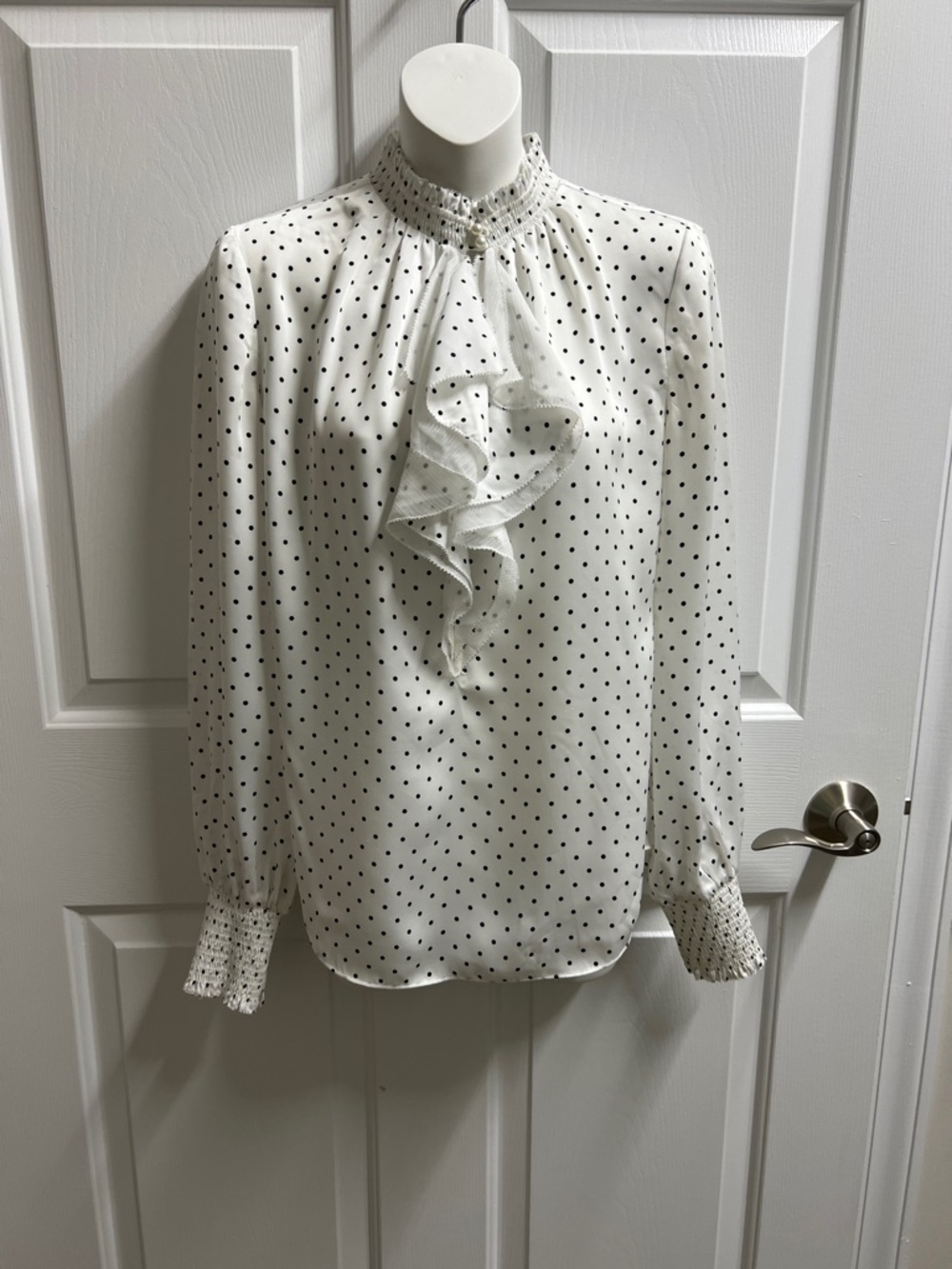 White House Black Market blouse White Polka Dot Ruffle Neck Blouse size 4